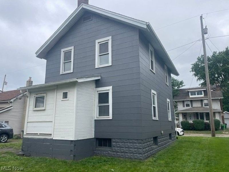 838 10th Street NE, Massillon, OH 44646 Photo 3