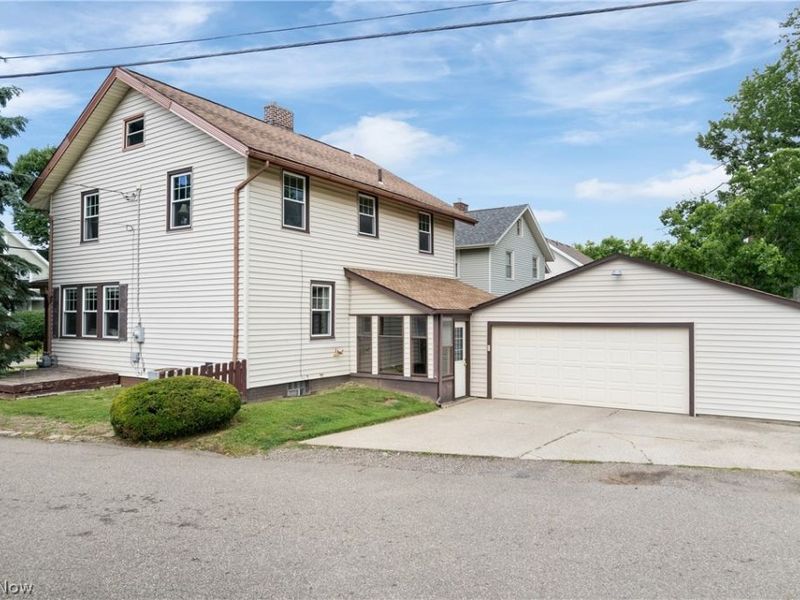 206 Bachtel Street SE, North Canton, OH 44720 Photo 1
