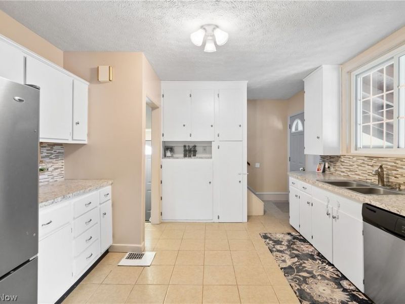 206 Bachtel Street SE, North Canton, OH 44720 Photo 13