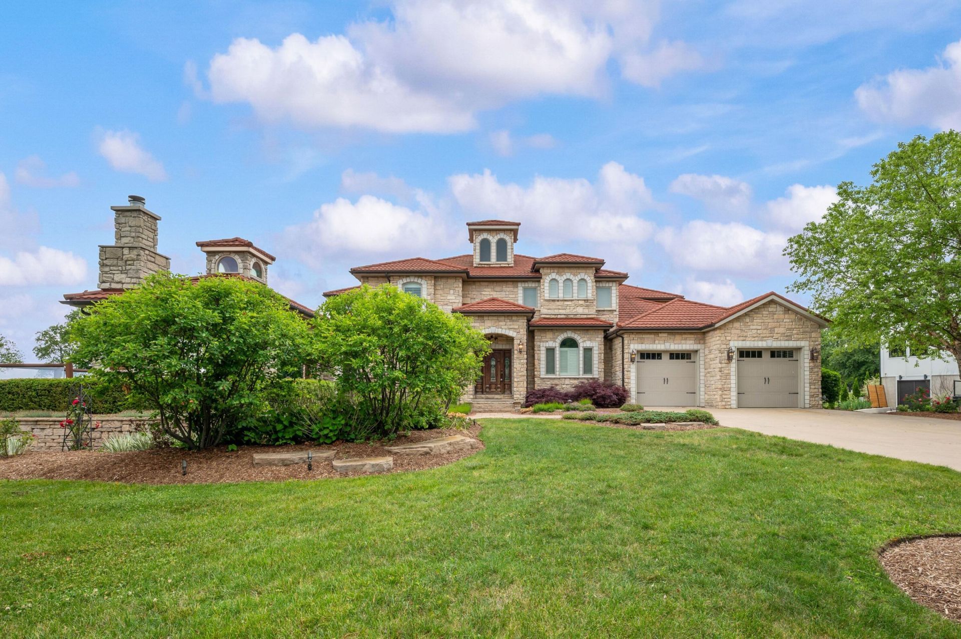 651 Sul Lago S, Benton Harbor, MI 49022 Main Photo