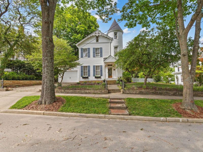 324 W Elm Street, Granville, OH 43023 Photo 2