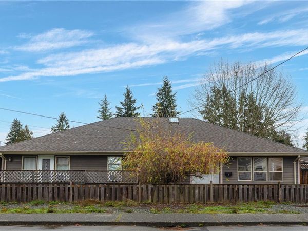 1126 18th St , Courtenay, BC V9N 7J8