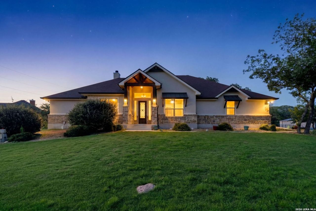 1009 Bluebonnet Ln, Adkins, TX 78101 Main Photo