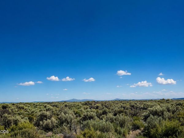 600 SE Carrico Road, Christmas Valley, OR 97641