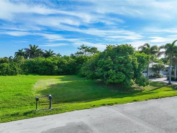 557 100th AVE N, NAPLES, FL 34108