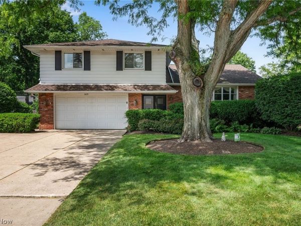 5379 Meadow Wood Boulevard , Lyndhurst, OH 44124