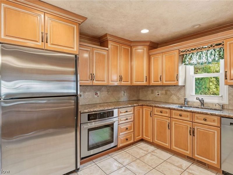 5379 Meadow Wood Boulevard, Lyndhurst, OH 44124 Photo 10