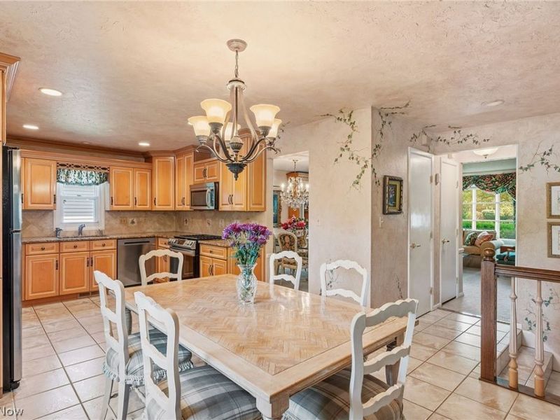 5379 Meadow Wood Boulevard, Lyndhurst, OH 44124 Photo 11