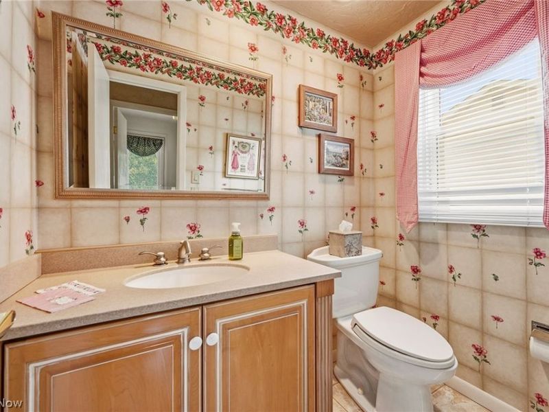 5379 Meadow Wood Boulevard, Lyndhurst, OH 44124 Photo 15