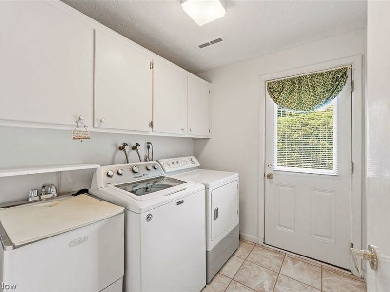 5379 Meadow Wood Boulevard, Lyndhurst, OH 44124 Photo 16