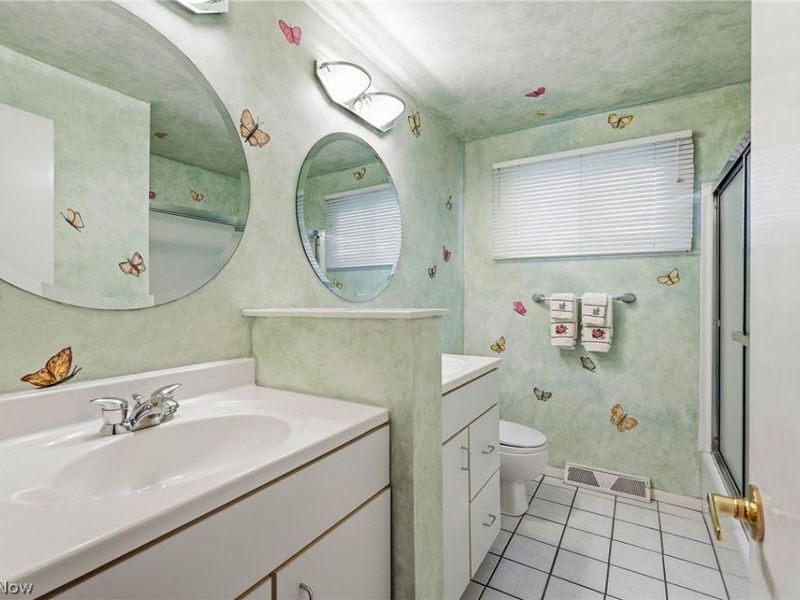 5379 Meadow Wood Boulevard, Lyndhurst, OH 44124 Photo 24