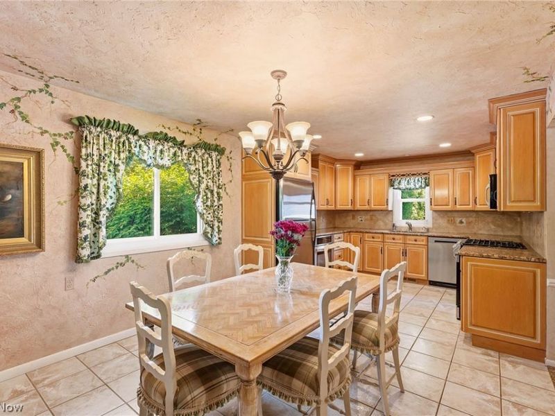 5379 Meadow Wood Boulevard, Lyndhurst, OH 44124 Photo 8