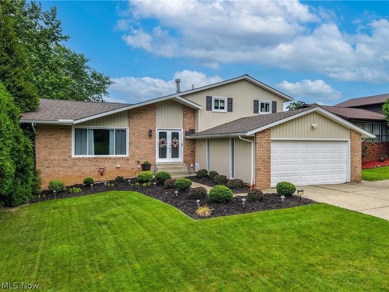 7739 Hoertz Road, Parma, OH 44134 Photo 2