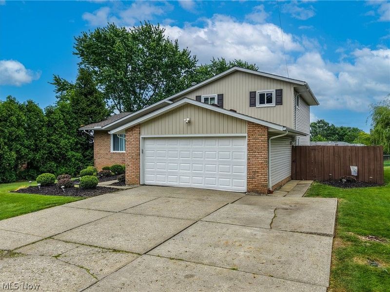 7739 Hoertz Road, Parma, OH 44134 Photo 3
