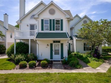 282 Vista Circle, North Olmsted, OH 44070