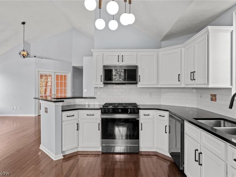 282 Vista Circle, North Olmsted, OH 44070 Photo 15