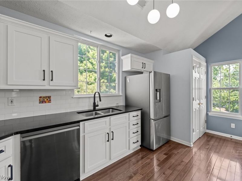 282 Vista Circle, North Olmsted, OH 44070 Photo 17