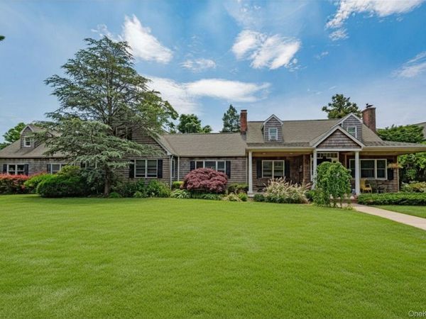 253 Melbury Road , Babylon, NY 11702
