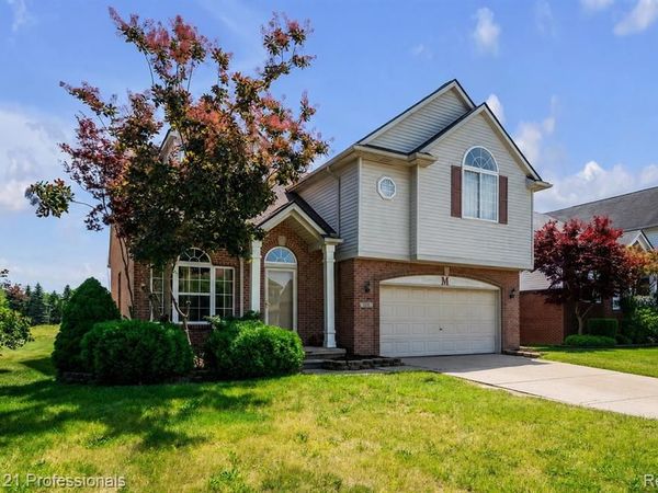 1989 Golfview Lane, Westland, MI 48186
