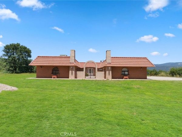 38720 Highway 41 , Oakhurst, CA 93644