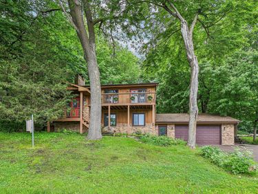 6680 Lotus Trail, Chanhassen, MN 55317