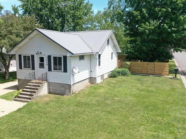 305 N Wabasha, Plainview, MN 55964