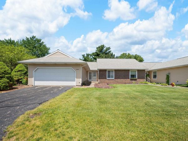 52085 Contour Place, South Bend, IN 46637