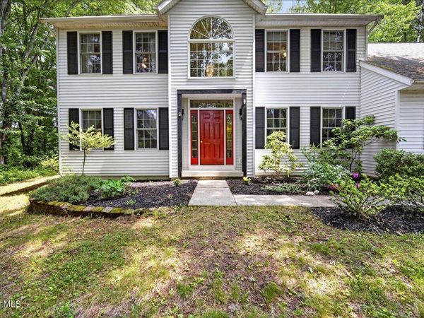 7 Brookview Court, Halfmoon, NY 12065