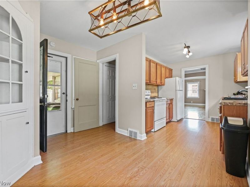 1042 Kingsway Street, Alliance, OH 44601 Photo 11