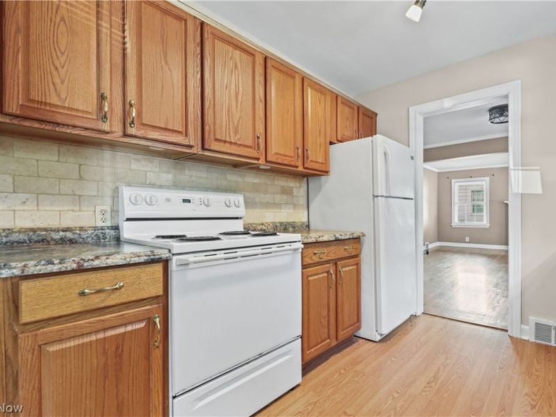 1042 Kingsway Street, Alliance, OH 44601 Photo 8