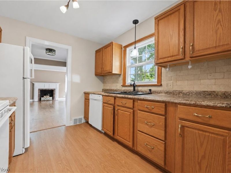 1042 Kingsway Street, Alliance, OH 44601 Photo 9