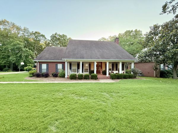 2330 Oak Leigh Dr., Tupelo, MS 38801