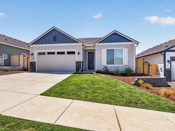 106 Valemont Drive, Eagle Point, OR 97524