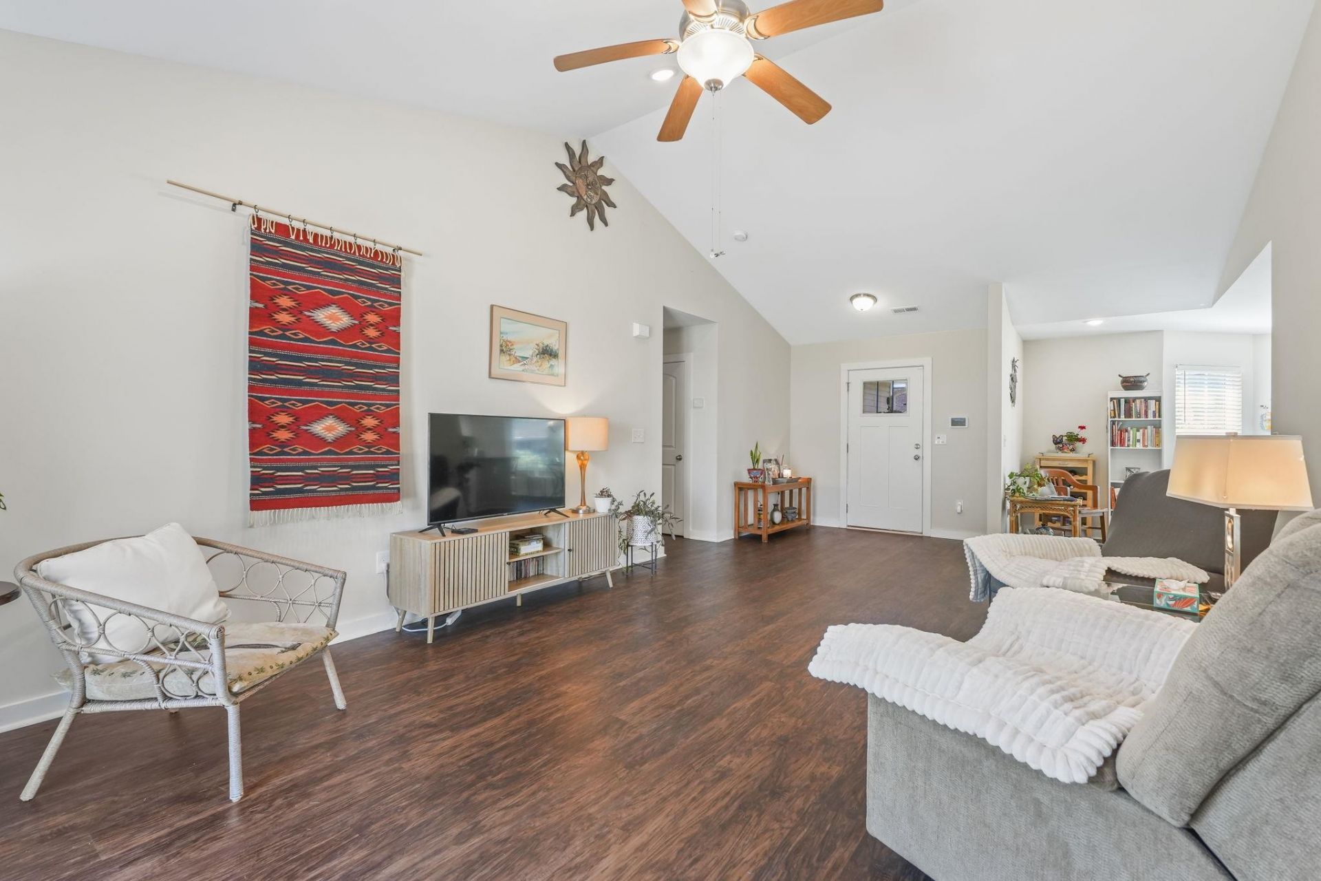 1527 Heirloom Dr. Photo 4