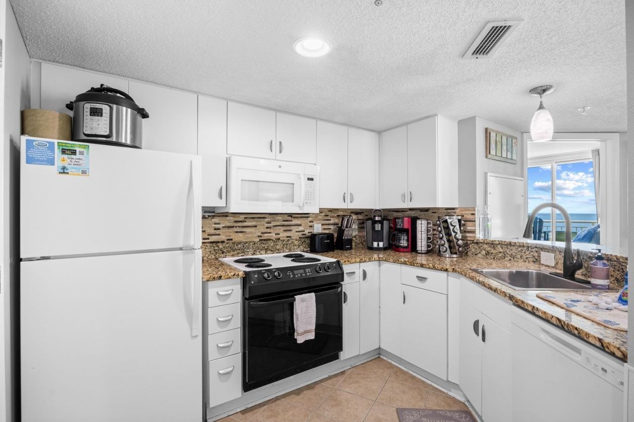 300 N Ocean Blvd.  Photo 15