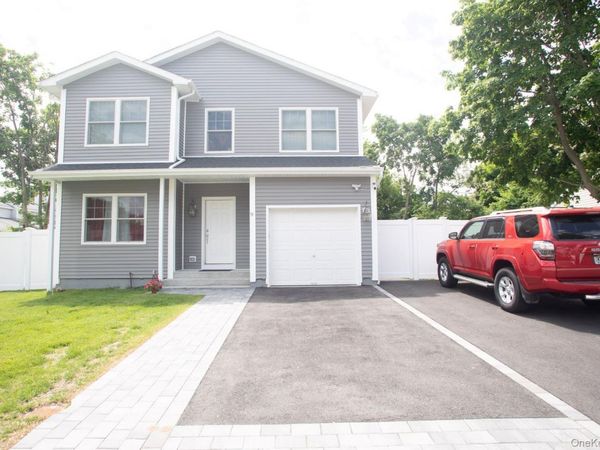 9 Okane Street , Central Islip, NY 11722