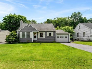 107 Cook Drive , Baldwinsville, NY 13027