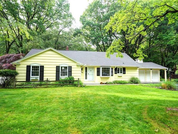 202 Nob Hl , Rochester, NY 14617
