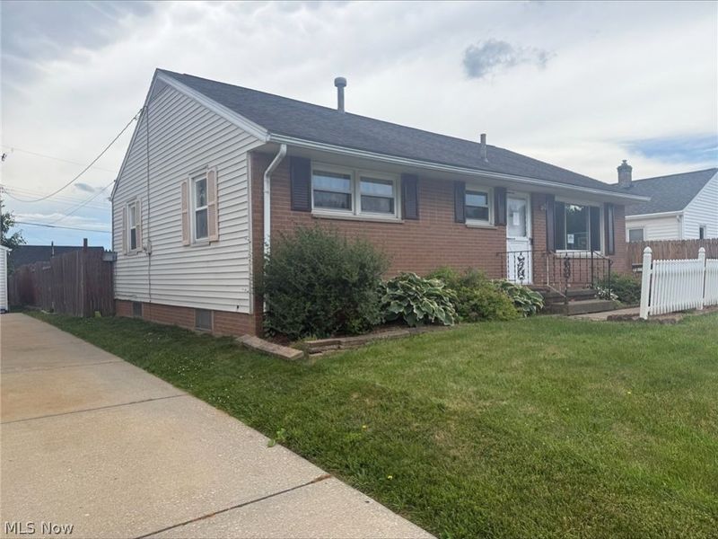 1606 36th Street NE, Canton, OH 44714 Photo 2