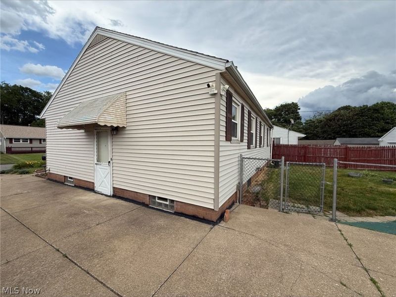 1606 36th Street NE, Canton, OH 44714 Photo 4