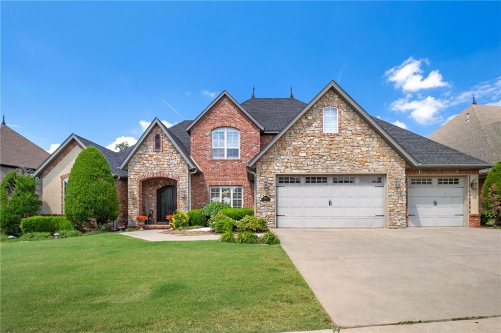 7003 W Balmoral Drive, Rogers, AR 72758 Main Photo