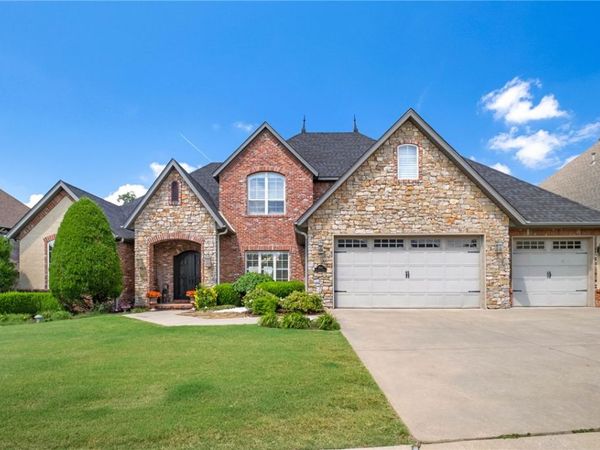 7003 W Balmoral Drive, Rogers, AR 72758