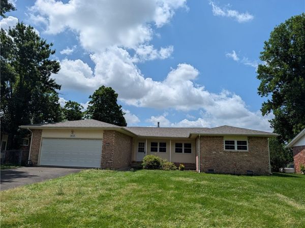 1402 W Bonnie Lane , Rogers, AR 72758