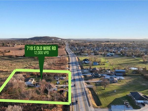 719 Old Wire Road , Lowell, AR 72745