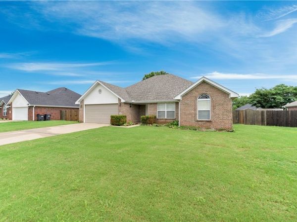 832 Palisades Avenue , Springdale, AR 72764