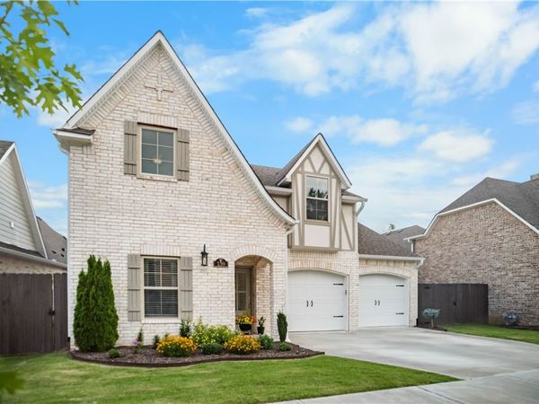 139 N Hawkstone Drive, Fayetteville, AR 72704