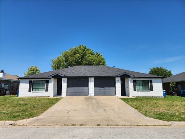 9 Holly Drive , Bentonville, AR 72712