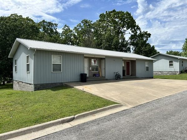 100 Clive Street , Berryville, AR 72616