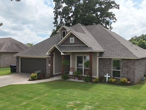 200 Honeysuckle Street , Alma, AR 72921