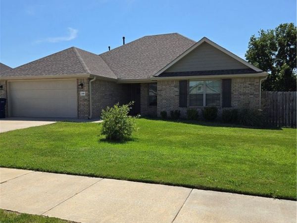 2400 N Kathryn Lane , Siloam Springs, AR 72761